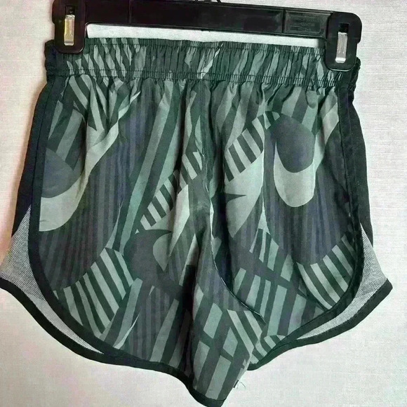 Nike women’s shorts, size XS - Picture 4 of 5